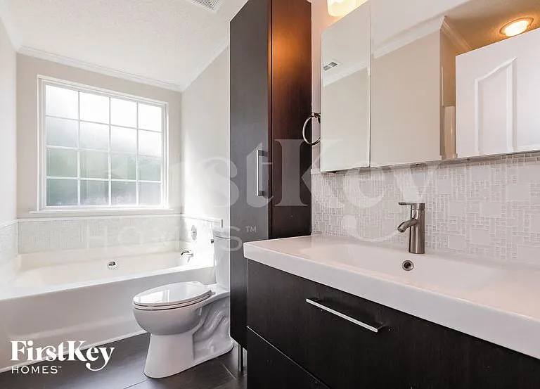1018 Salmon River Dr — Photo 10