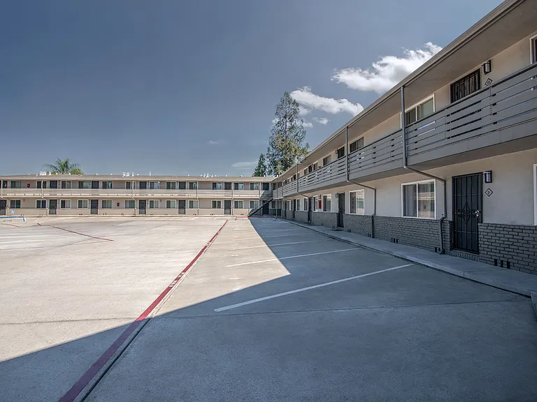Willow Manor Apartments — Photo 7