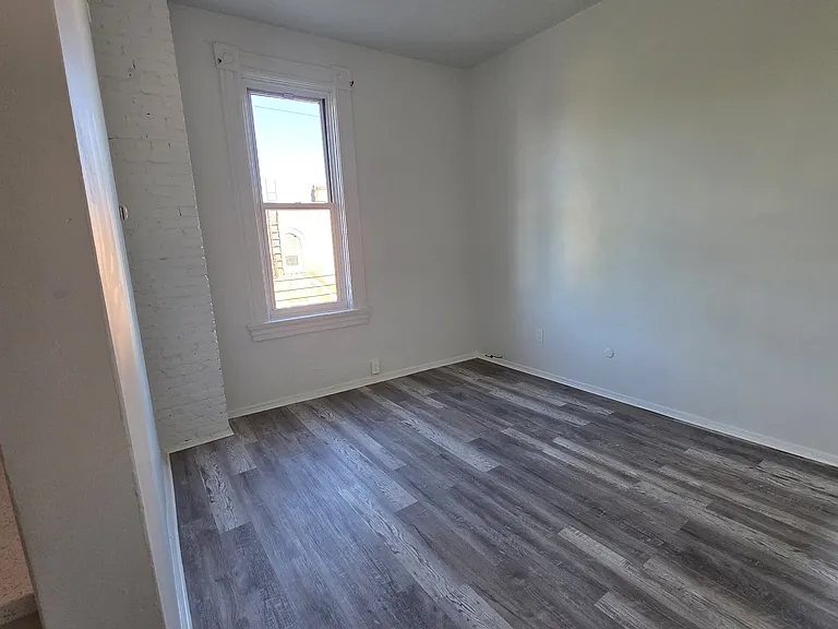 621-623 Lincoln Ave #4 — Photo 5