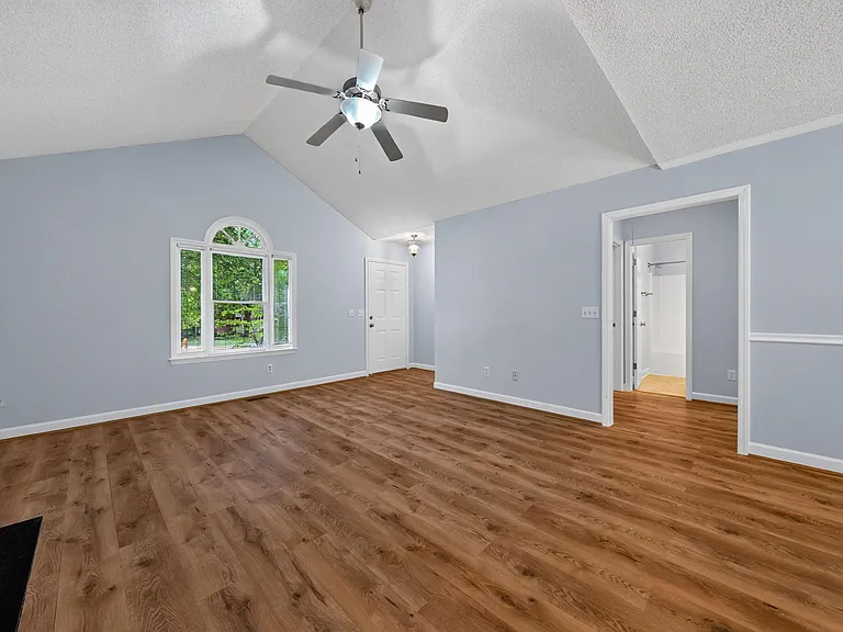 1249 Skyview Dr — Photo 18