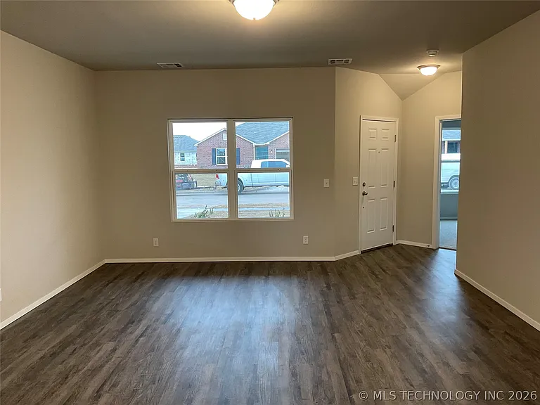 16123 S 87th East Ave — Photo 10