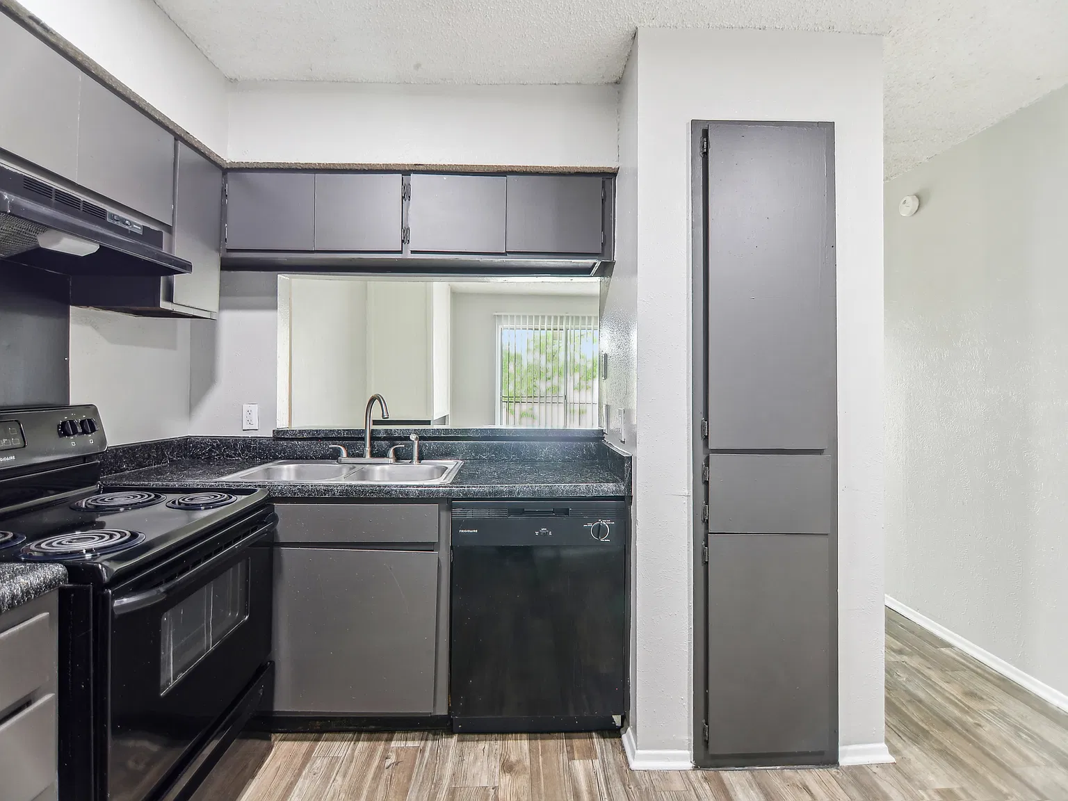 Rochelle Place — Photo 1