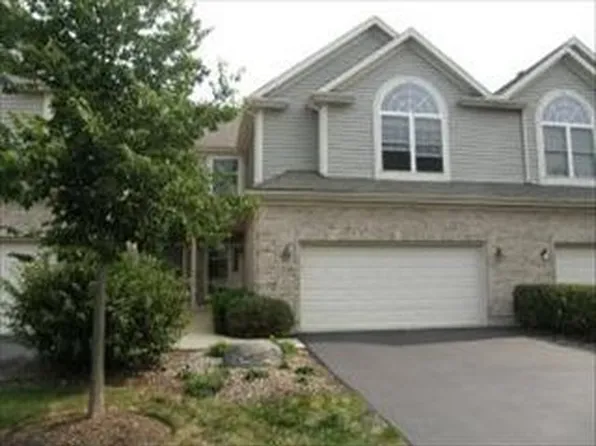 720 Juniper Ln, Lake In The Hills, IL 60156