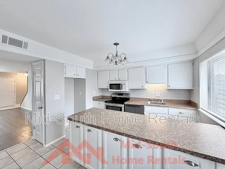 1869 E Poplar Woods Cir — Photo 7