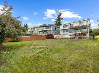15856 Buena Vista Ave, White Rock, BC V4B2A3