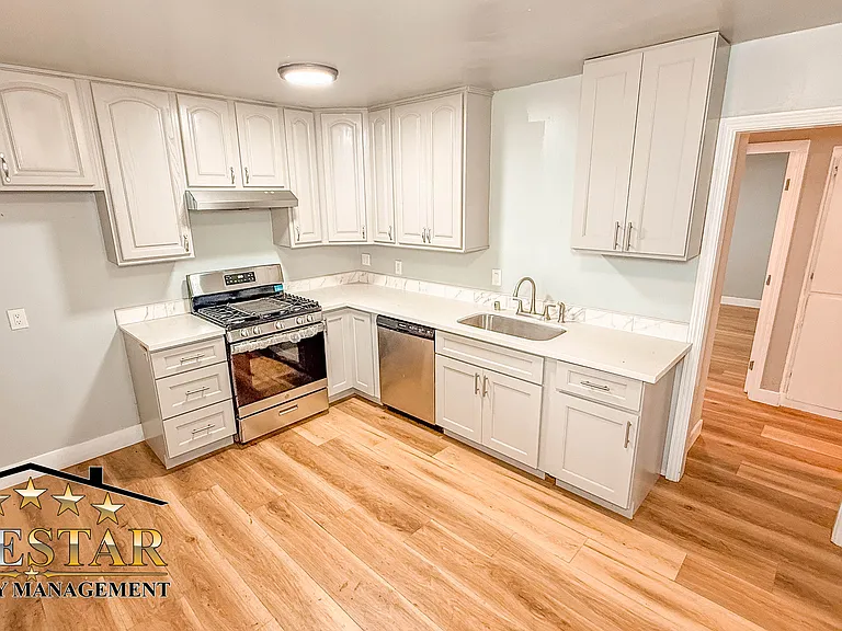 2703 Center St — Photo 6