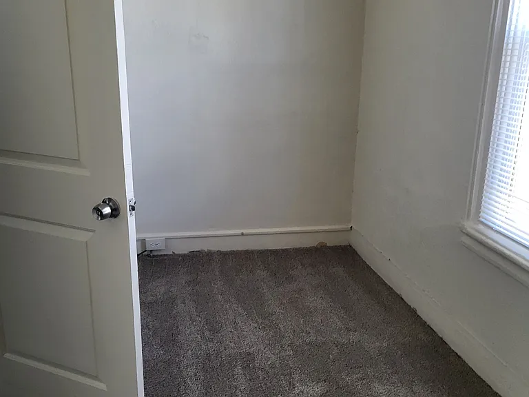 555 Lane Ave NW — Photo 4