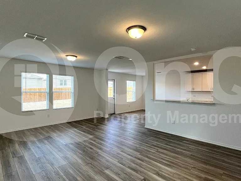 882 Breakwater Dr — Photo 6