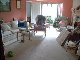 Spacious living room