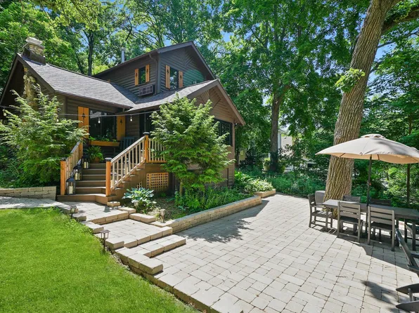 3720 E Lake Shore Dr, Wonder Lake, IL 60097