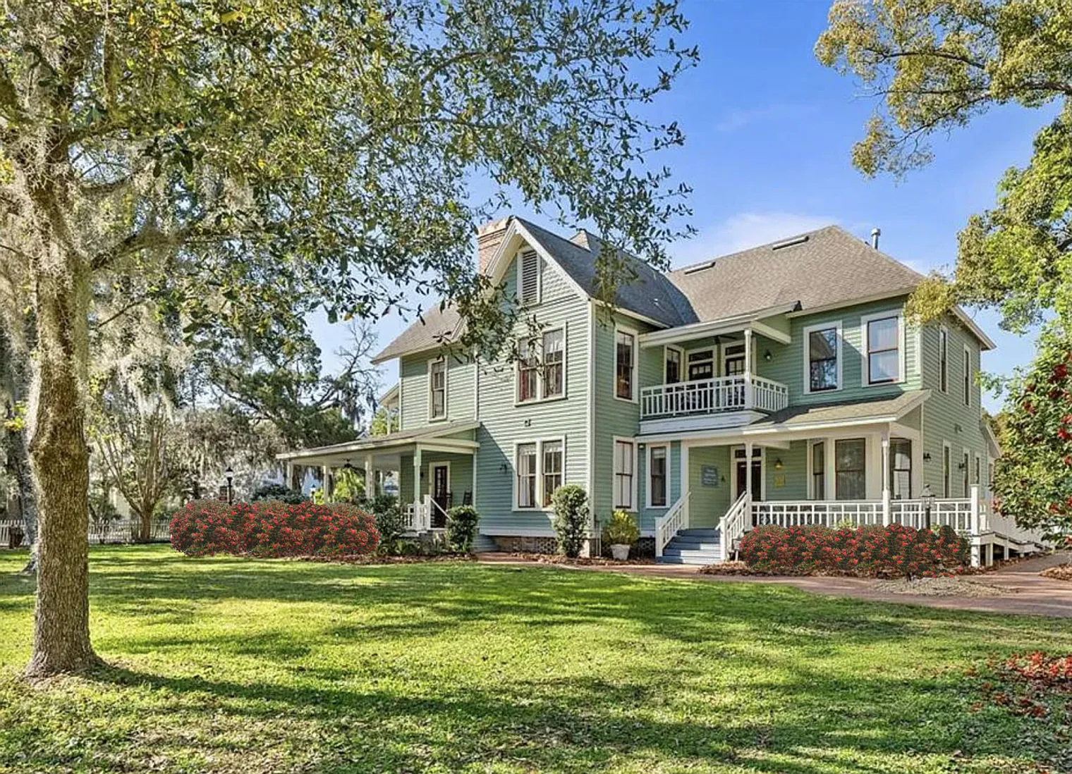 7 bed, 7.0 bath, 3788 sqft, $11,802 — Photo 3