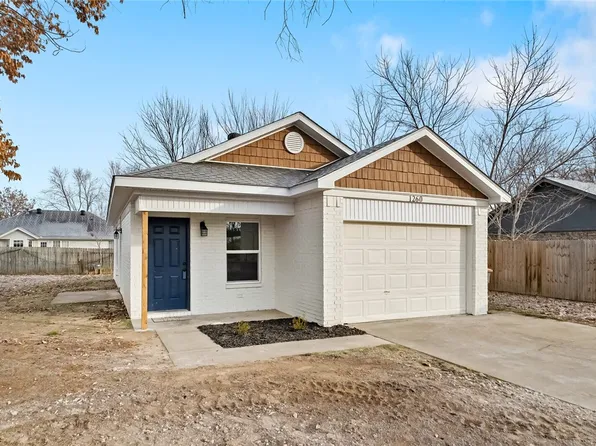 1260 Maple Ln, Elkins, AR 72727