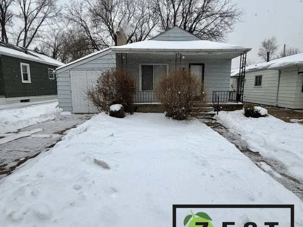 2175 Ridgemont Rd, Grosse Pointe Woods, MI 48236