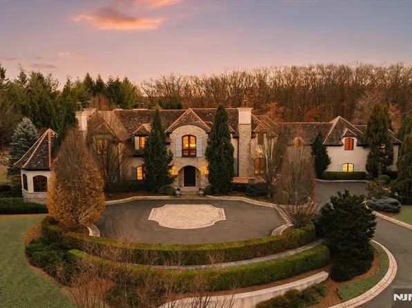 184 Vaccaro Dr, Cresskill, NJ 07626