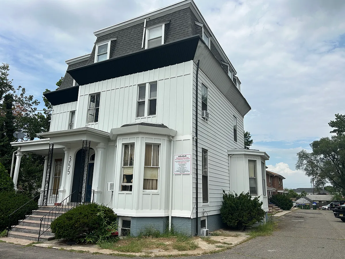 Building Photo - 355 Plainfield Ave #2A