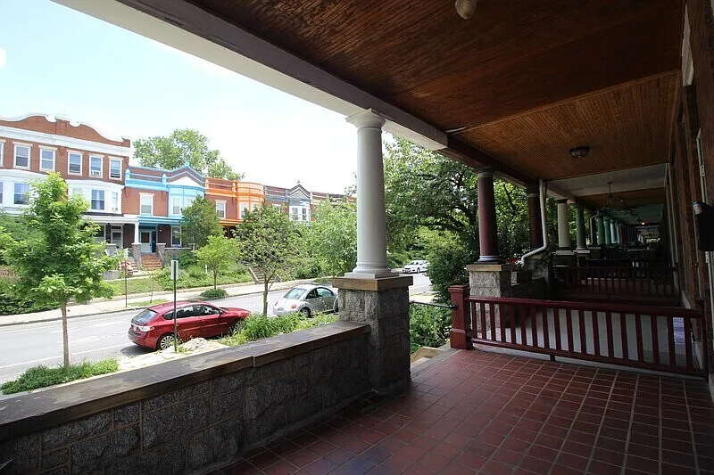 5 bed, 2.5 bath, 2688 sqft, $4,000 — Photo 4