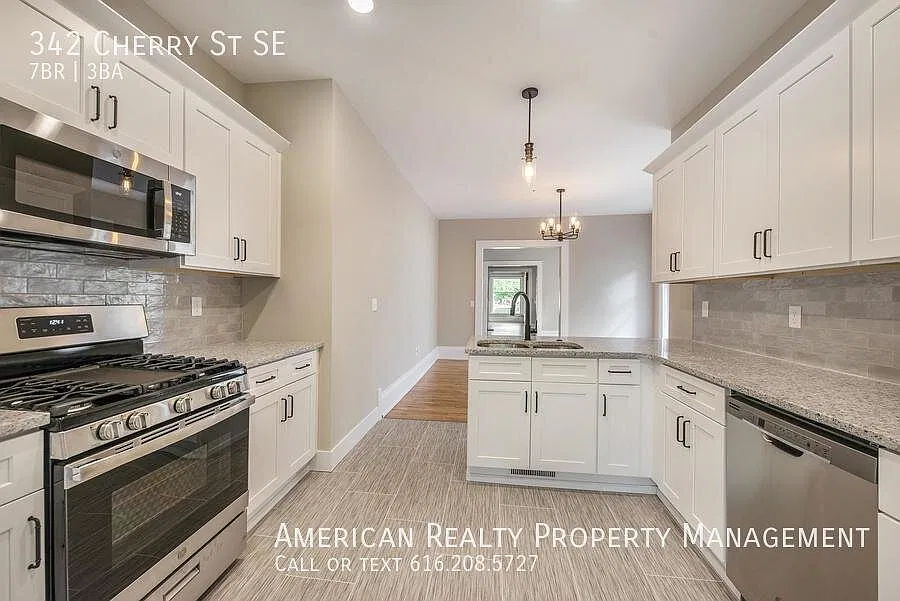 7 bed, 2.5 bath, 2400 sqft, $4,200 — Photo 3