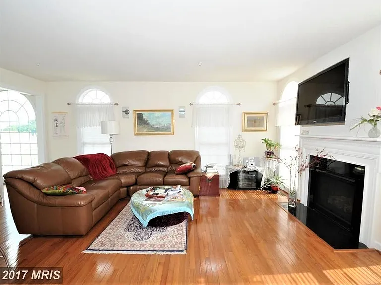 149 Norwich Ln — Photo 16