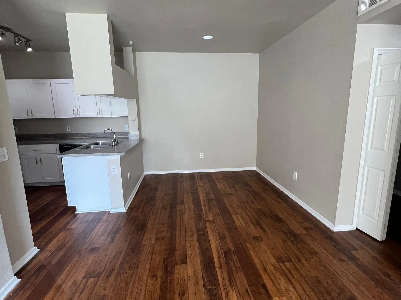 2 bed, 1362 sqft, $1,995 — Photo 4