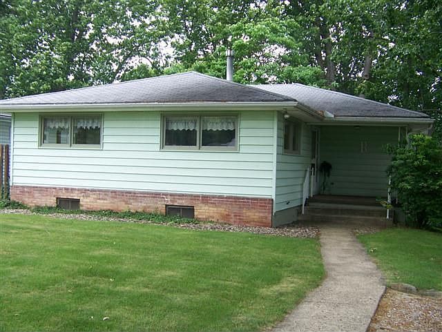 1st image of 223 E Newman St
