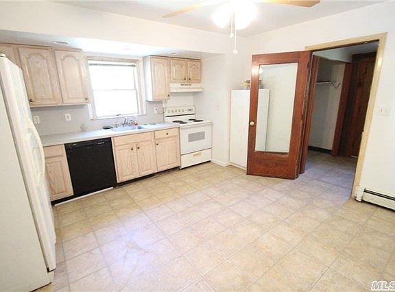 3rd image of 19 Glenmore Ave