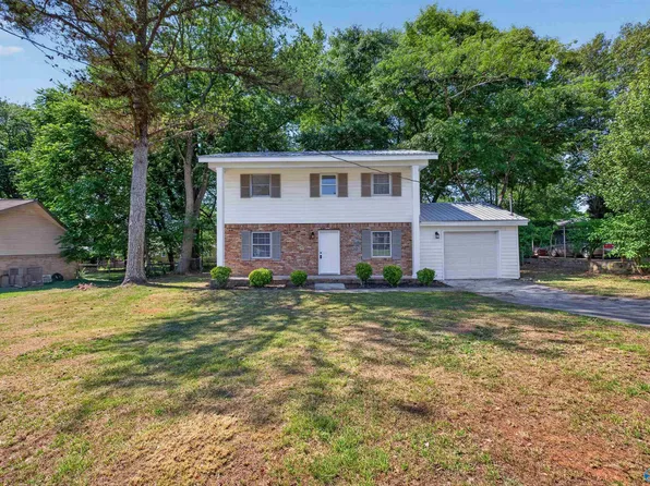 3611 Cedarhill Ave NW, Huntsville, AL 35810