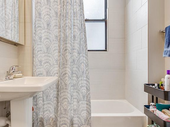 5th image of 3250 N Lakewood Ave #2N