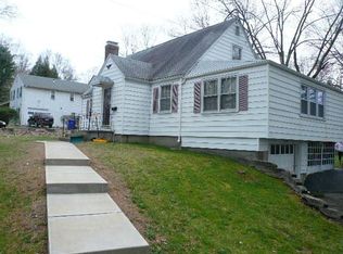 4 Oxbow Ln, Bloomfield, CT 06002
