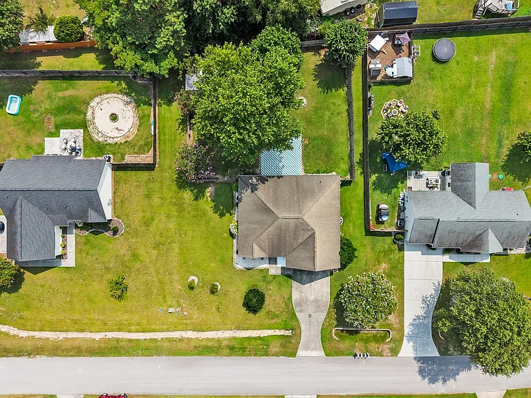 403 Arabian Ln — Photo 46