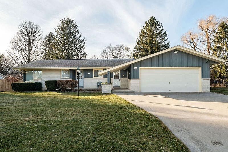 1st image of 9059 North Silver Brook LANE