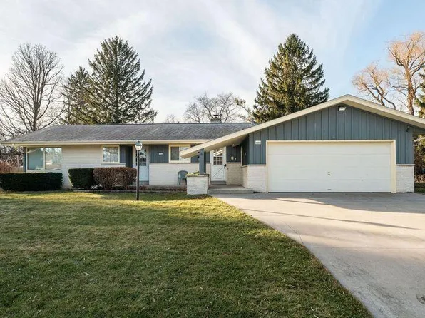 9059 North Silver Brook LANE, Brown Deer, WI 53223