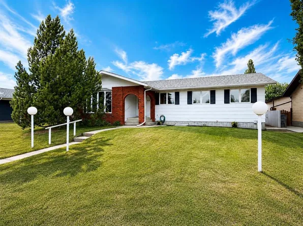 518 E 19th St, Wainwright, AB T9W 1J6