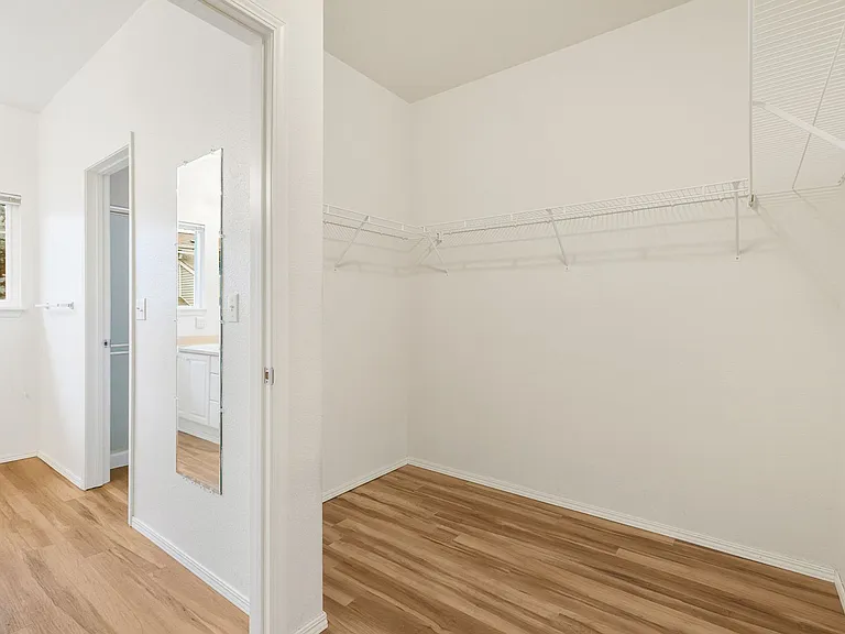 552 S 51st Ct — Photo 15