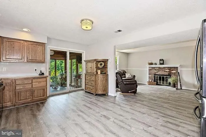 100 Elm Tree Ln — Photo 25