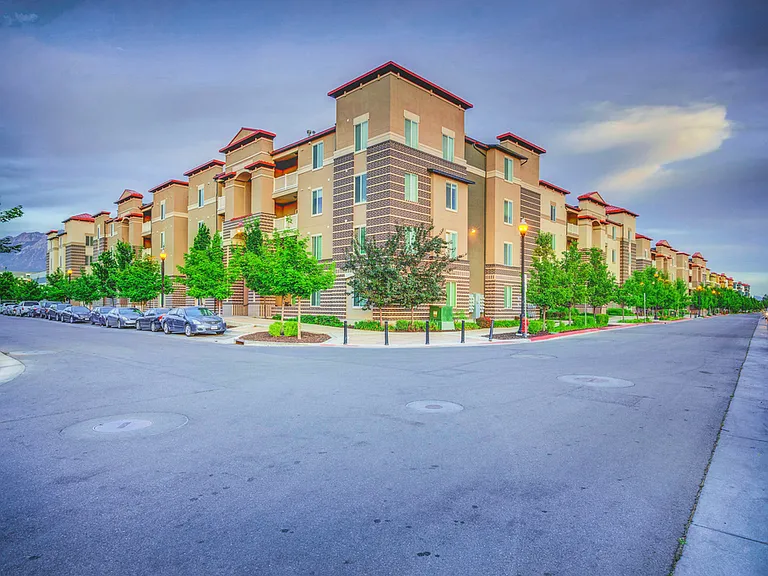 Avida Apartments — Photo 22