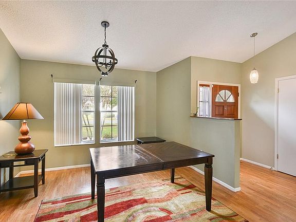 3rd image of 342 Oak Leaf Cir