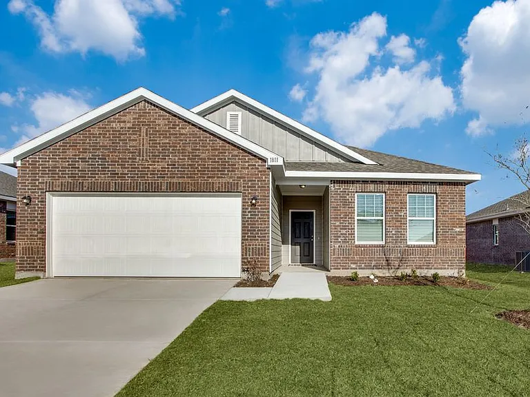 304 Briar Cv — Photo 1