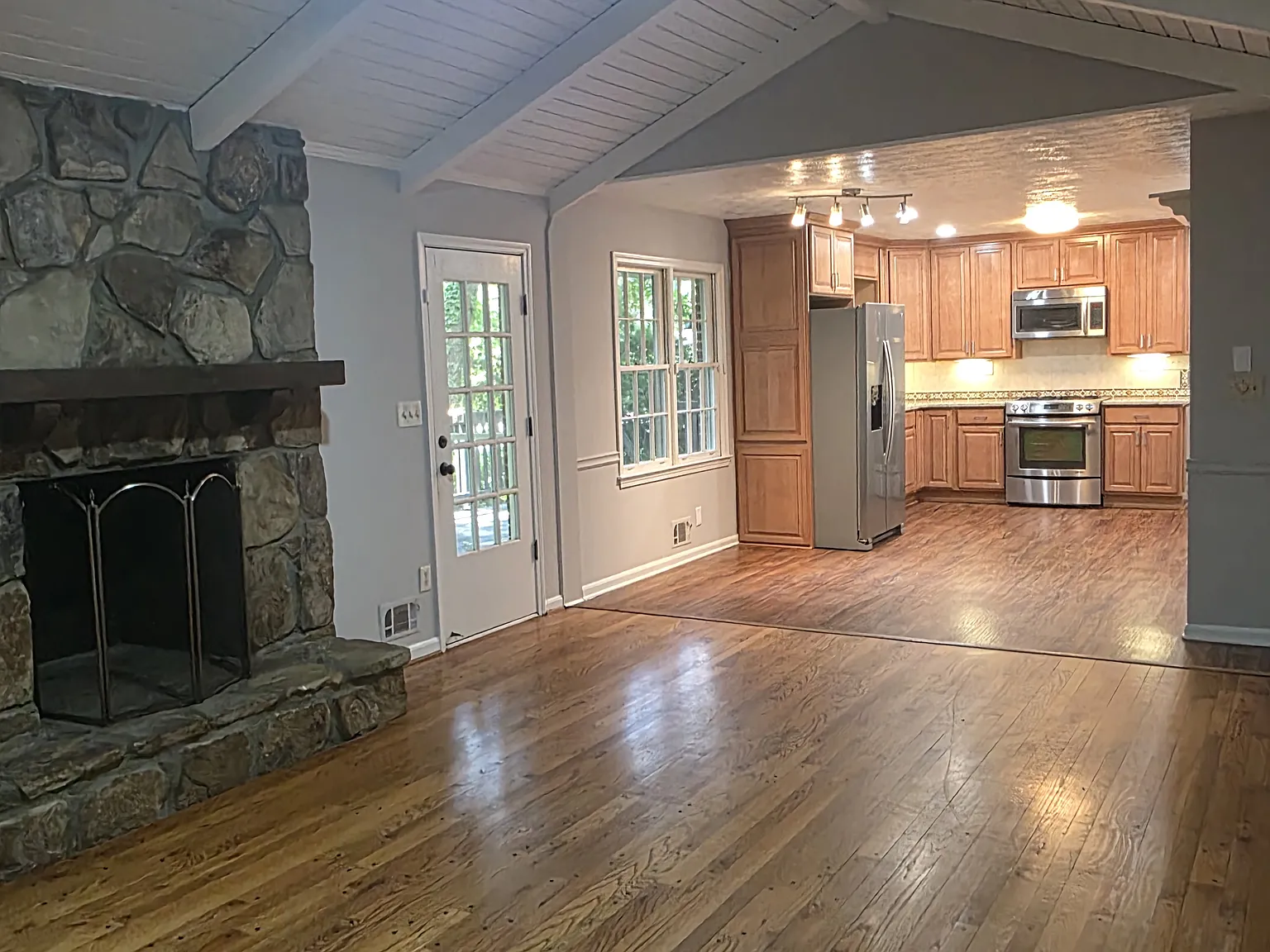 1032 Williamsburg Ct — Photo 3