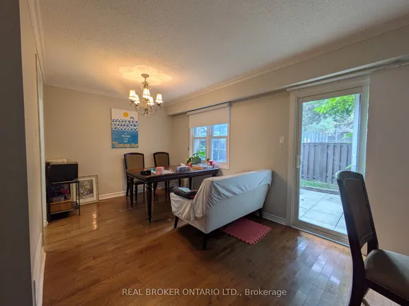 1951 Rathburn Rd E #218, Mississauga, ON L4W 2N9