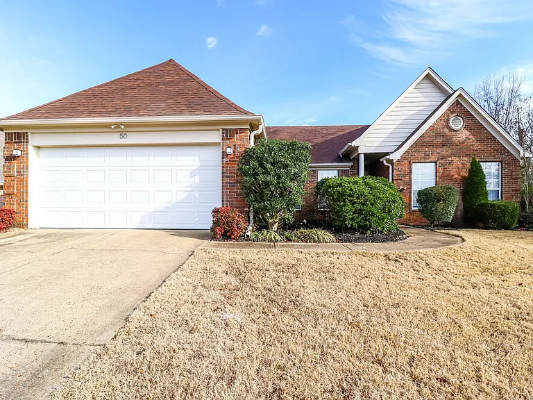 50 Lakewood Dr — Photo 1