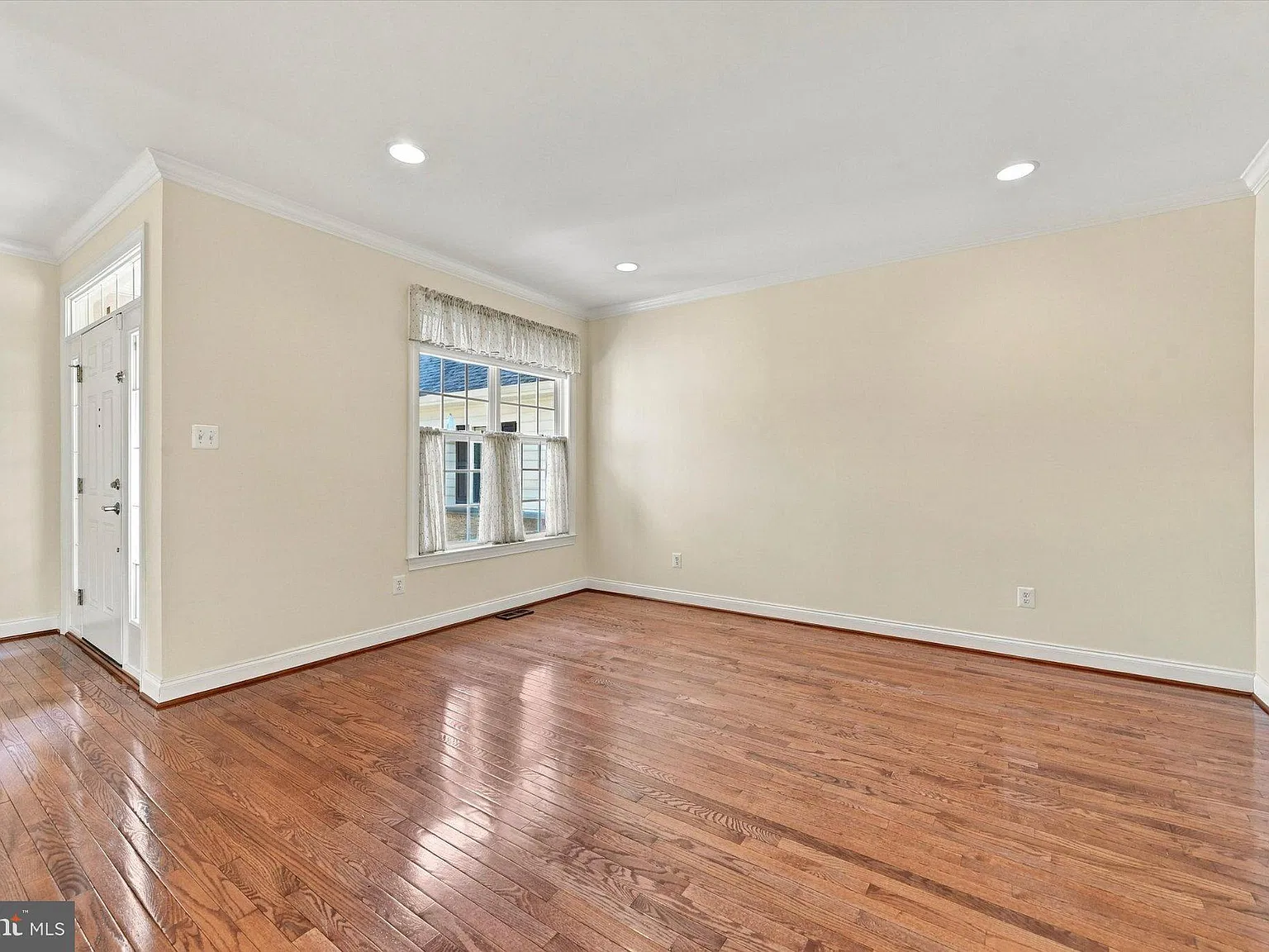 3 bed, 4.0 bath, 2969 sqft, $3,350 — Photo 2