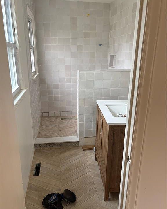 1st image of 501 W 91st Ter