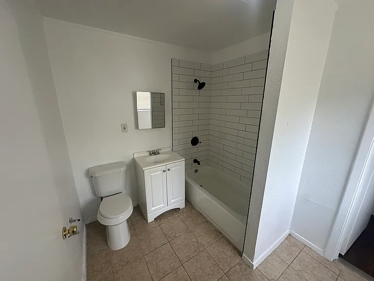 2101 Fort Worth St #B — Photo 2
