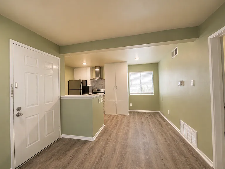 10233 De Soto Ave #B — Photo 3