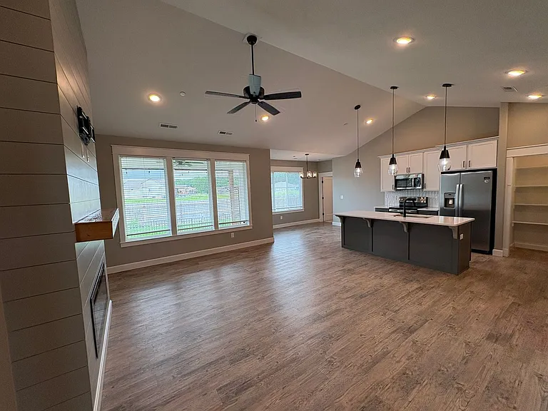 4916 Plumthicket Dr — Photo 6