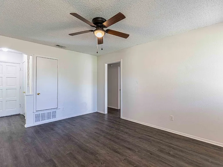 4910 Tennyson Dr — Photo 7