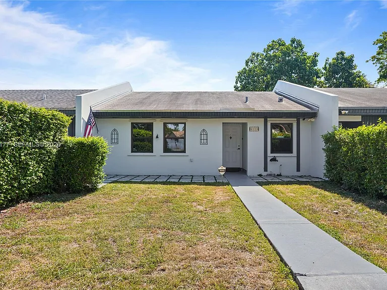 5113 SW 138th Avenue Cir — Photo 2