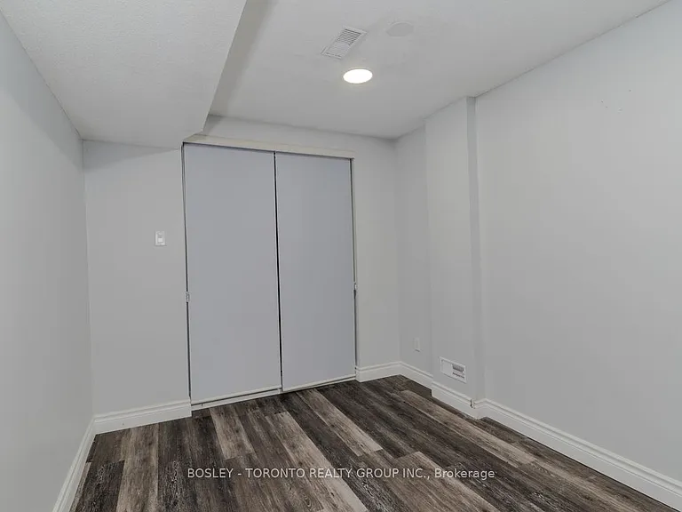 63 Burndale Ave #LOWER — Photo 9