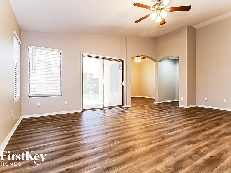 16032 N 159th Ln — Photo 5