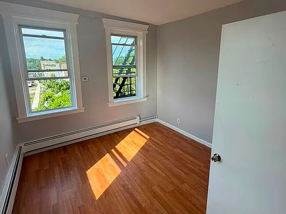 4th image of 300 Watchung Ave #8A